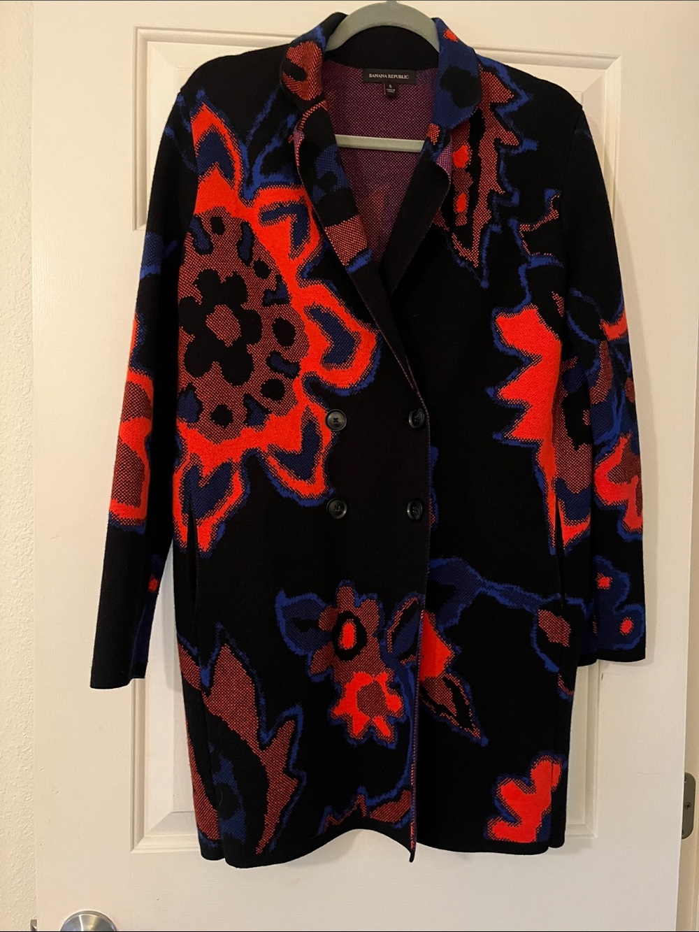 NWOT Banana Republic stunning Black sweater Coat with a floral pattern